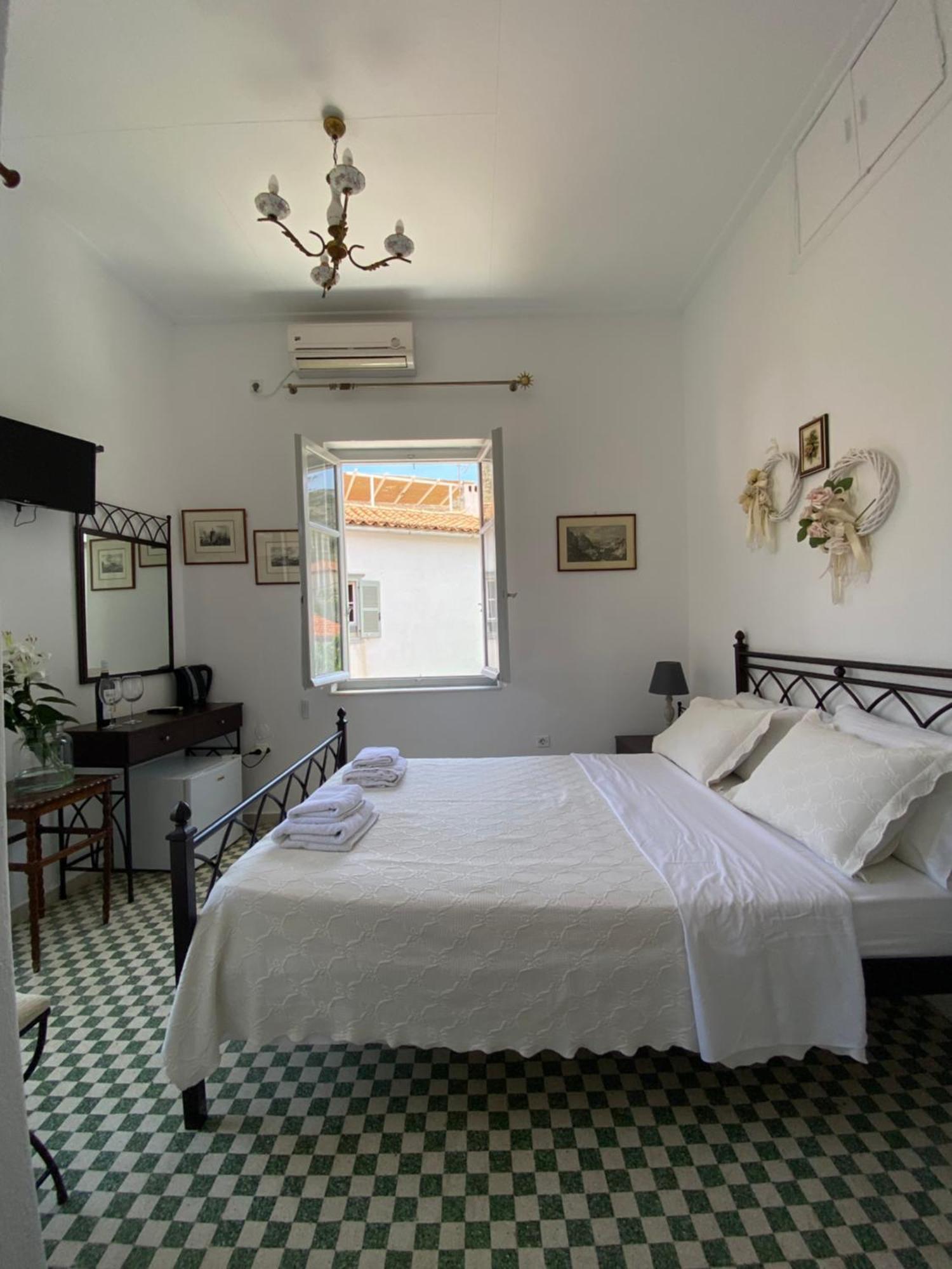 Douskos Uptown Living Hotel Hydra  Luaran gambar