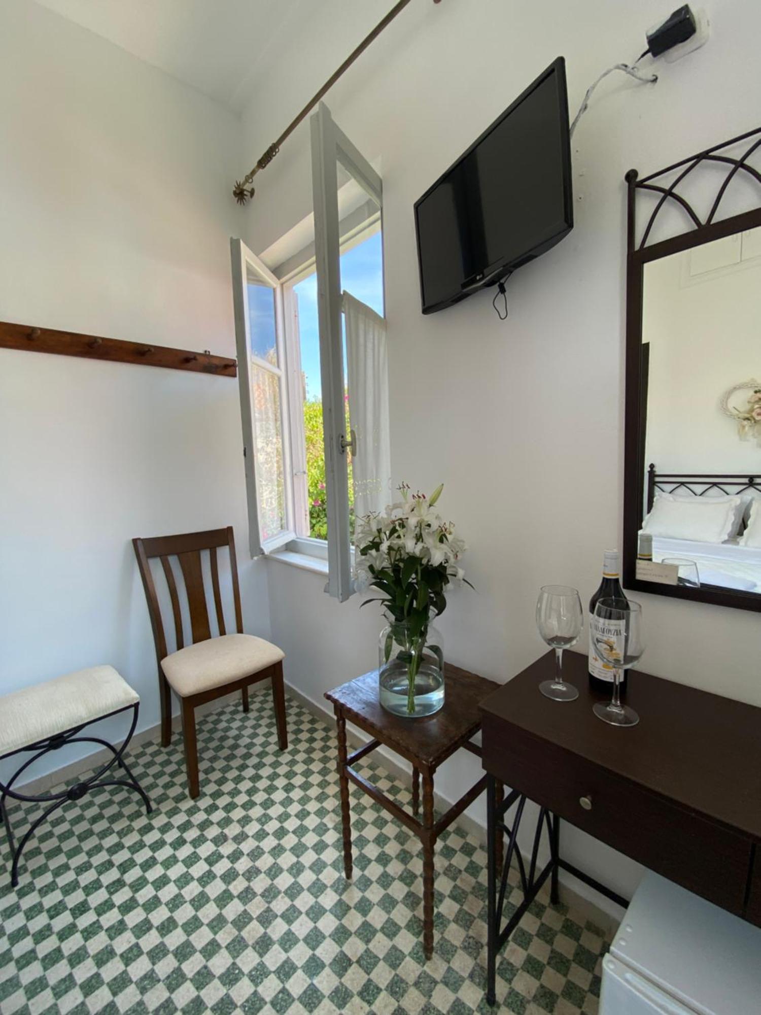 Douskos Uptown Living Hotel Hydra  Luaran gambar