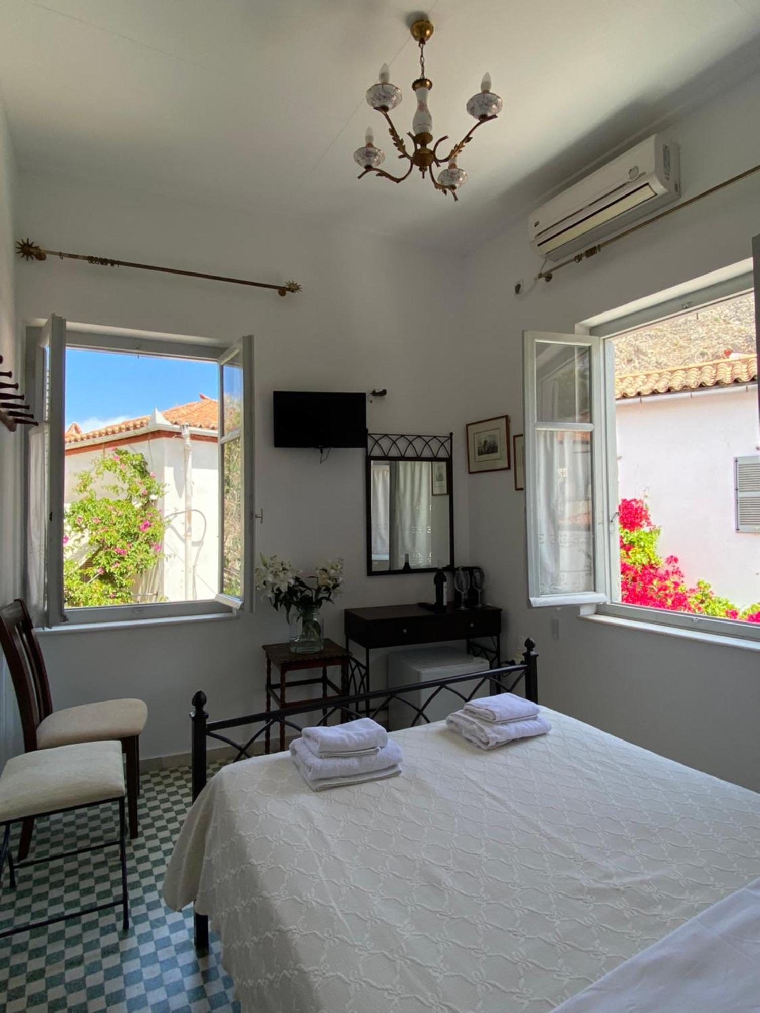 Douskos Uptown Living Hotel Hydra  Luaran gambar