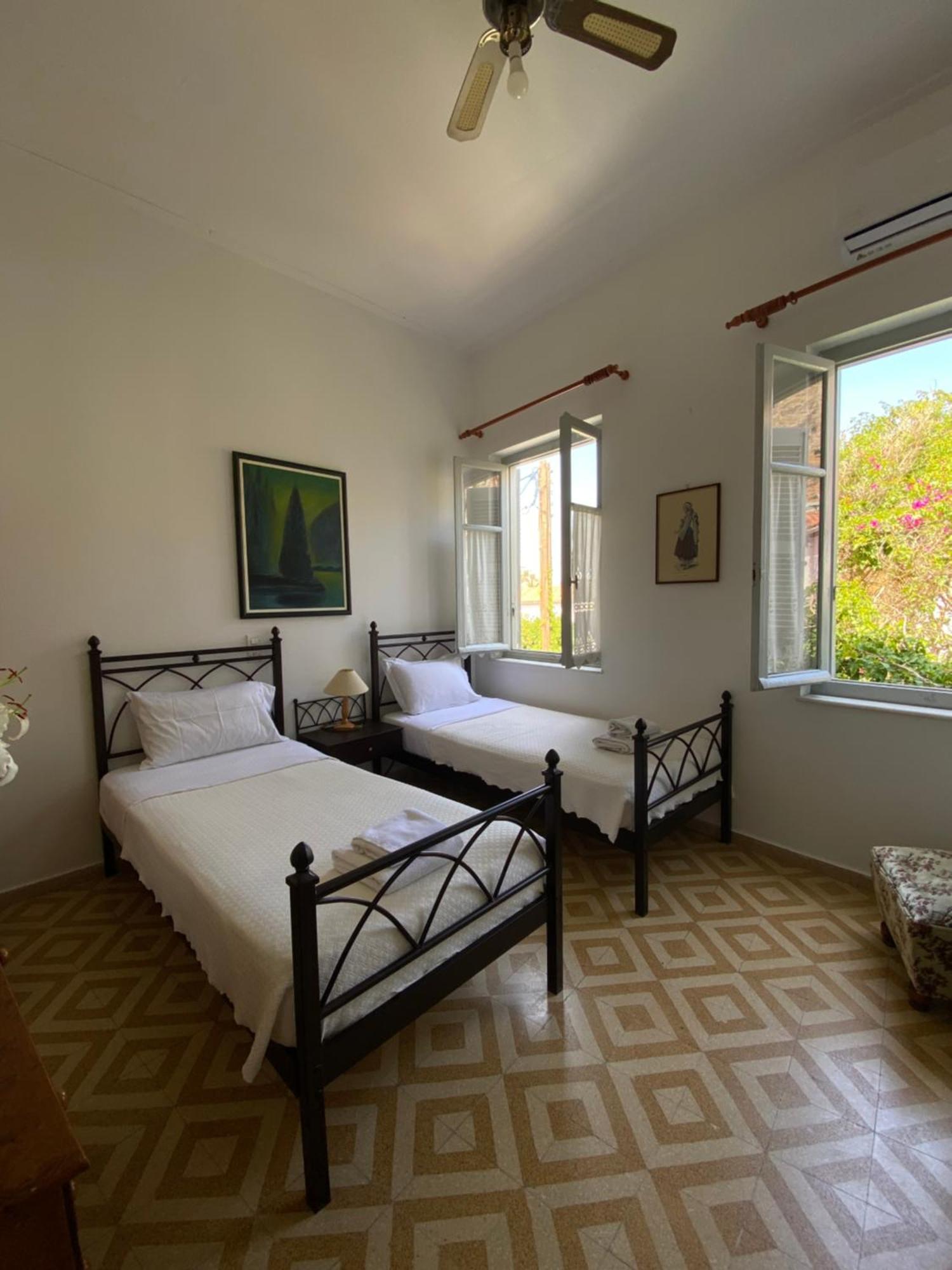 Douskos Uptown Living Hotel Hydra  Luaran gambar