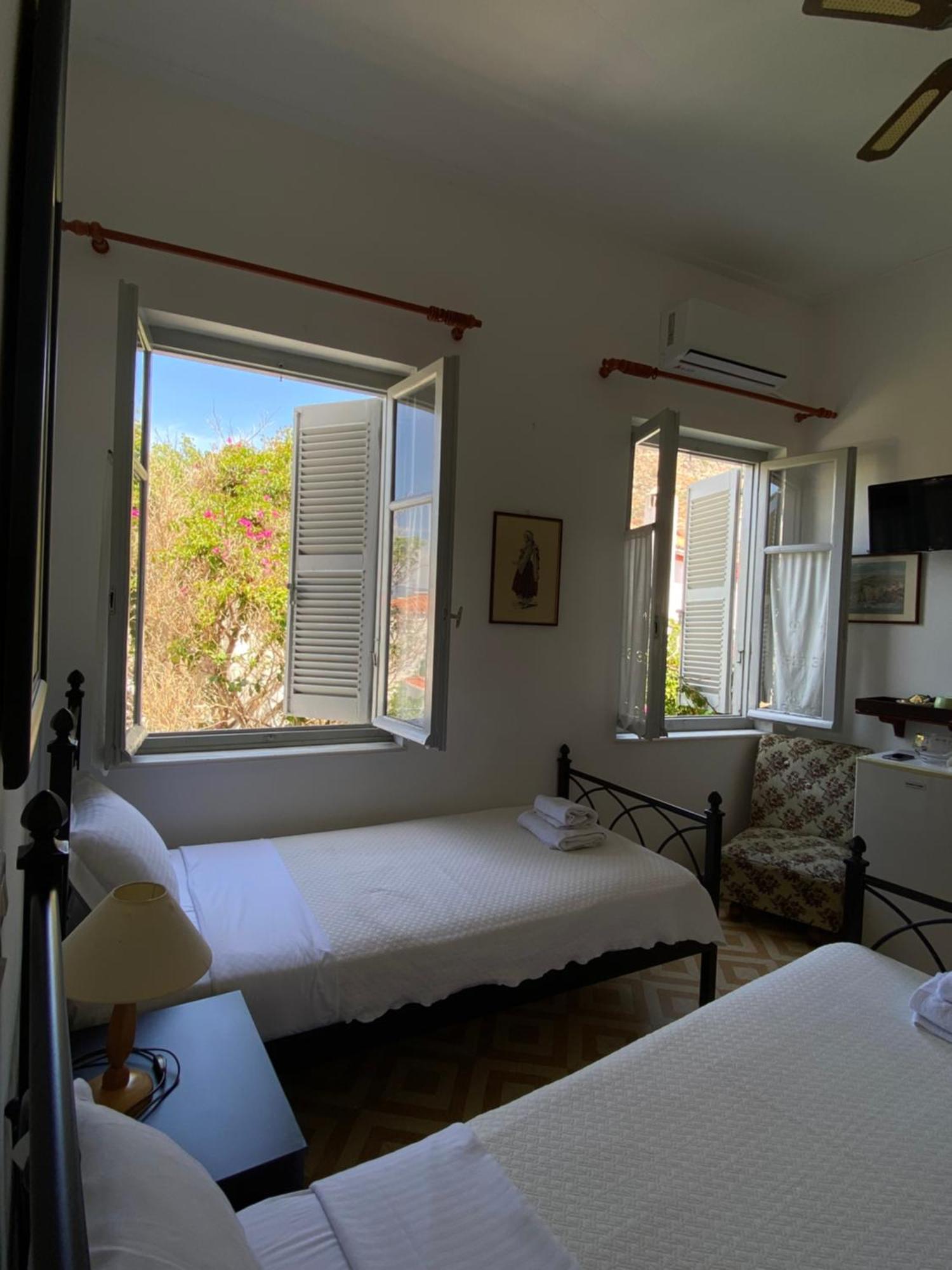 Douskos Uptown Living Hotel Hydra  Luaran gambar